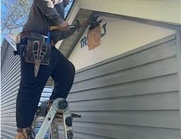 Best Siding Removal and Disposal  in Country Clu, CA